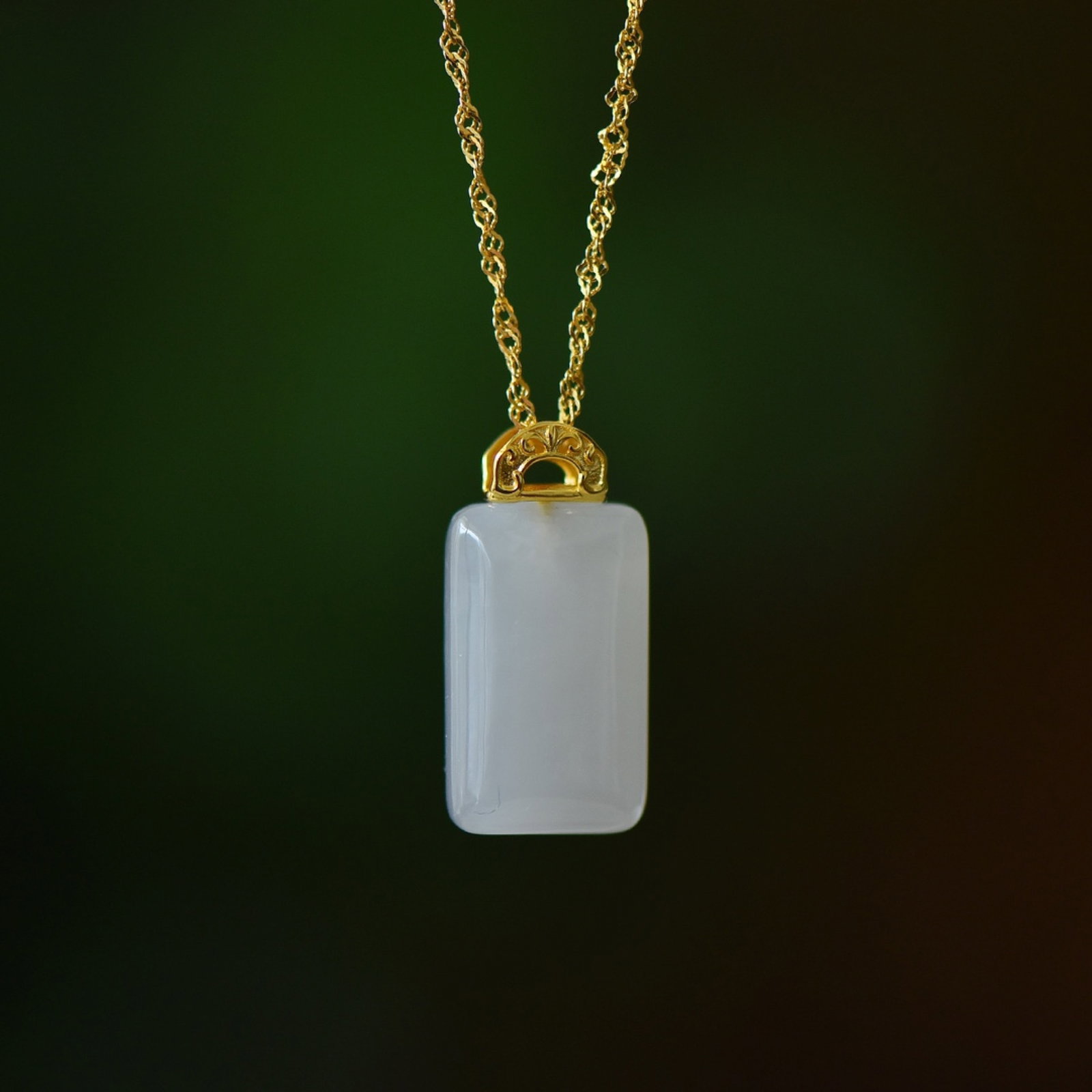 An Exquisite Sterling Silver-Gold Plated Inlaid White Jade Pendant: An Exquisite Sterling Silver-Gold Plated Inlaid White Jade Pendant,Size:11mmx18mm 纯银镀金镶白玉吊坠