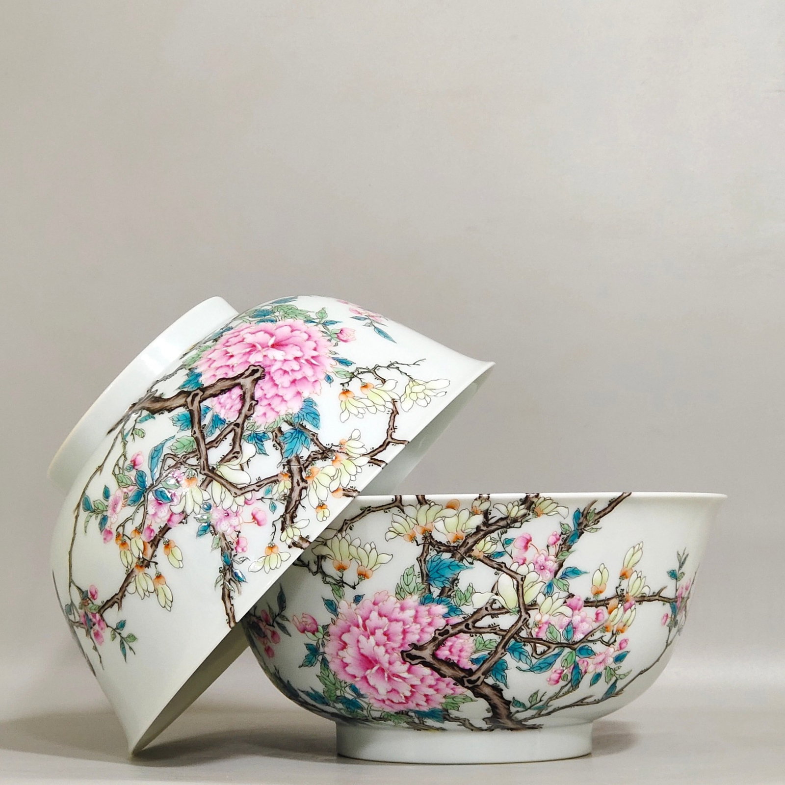 A Pair of Exquisite Famille-Rose Flower and Bird Pattern Bowls: A Pair of Exquisite Famille-Rose Flower and Bird Pattern Bowls,Qing Dynasty,China,Yongzheng Six-character Mark,Size:2.9inx6.1in