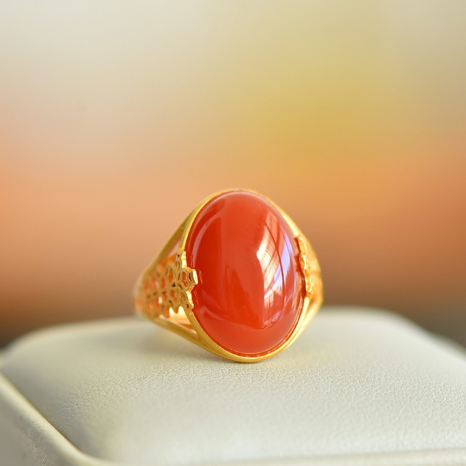 An Exquisite Sterling Silver-Gold Plated Inlaid Agate Ring: An Exquisite Sterling Silver-Gold Plated Inlaid Agate Ring,Size:13mmx18mm 纯银镀金镶玛瑙戒指