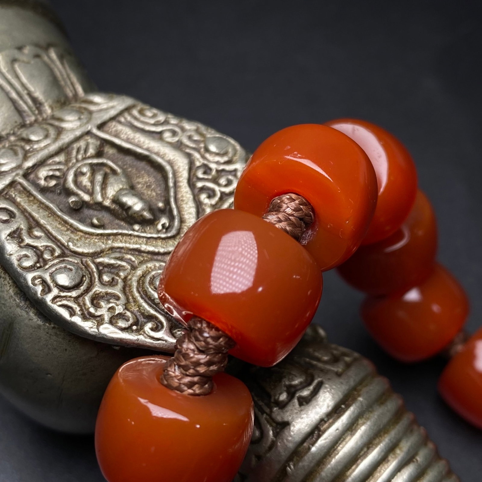An Exquisite Agate Bracelets - 9