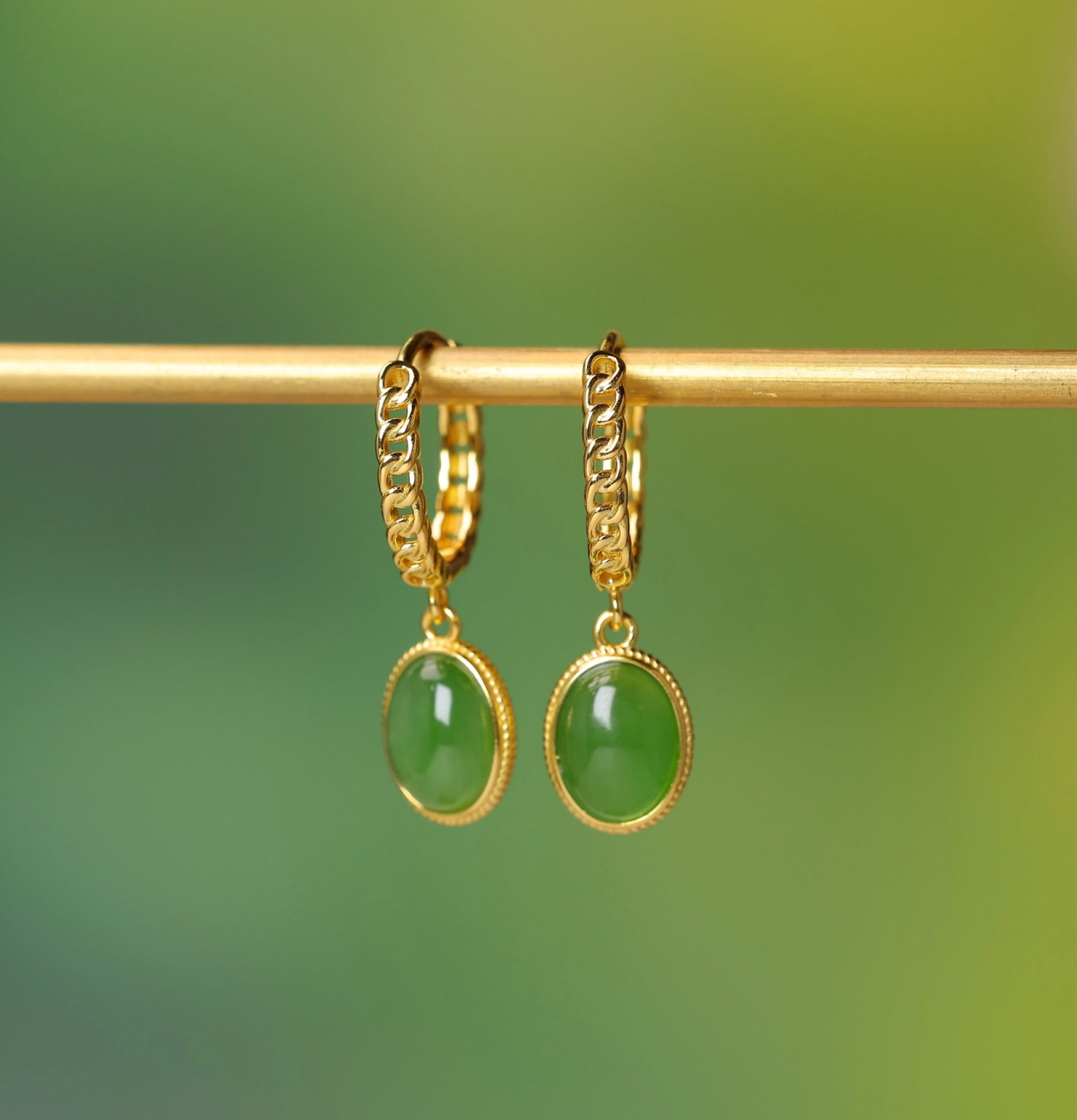 A Pair of Exquisite Sterling Silver-Gold Plated Inlaid Jasper Earrings: A Pair of Exquisite Sterling Silver-Gold Plated Inlaid Jasper Earrings,Size:6mmx8mm 一对纯银镀金镶碧玉耳环