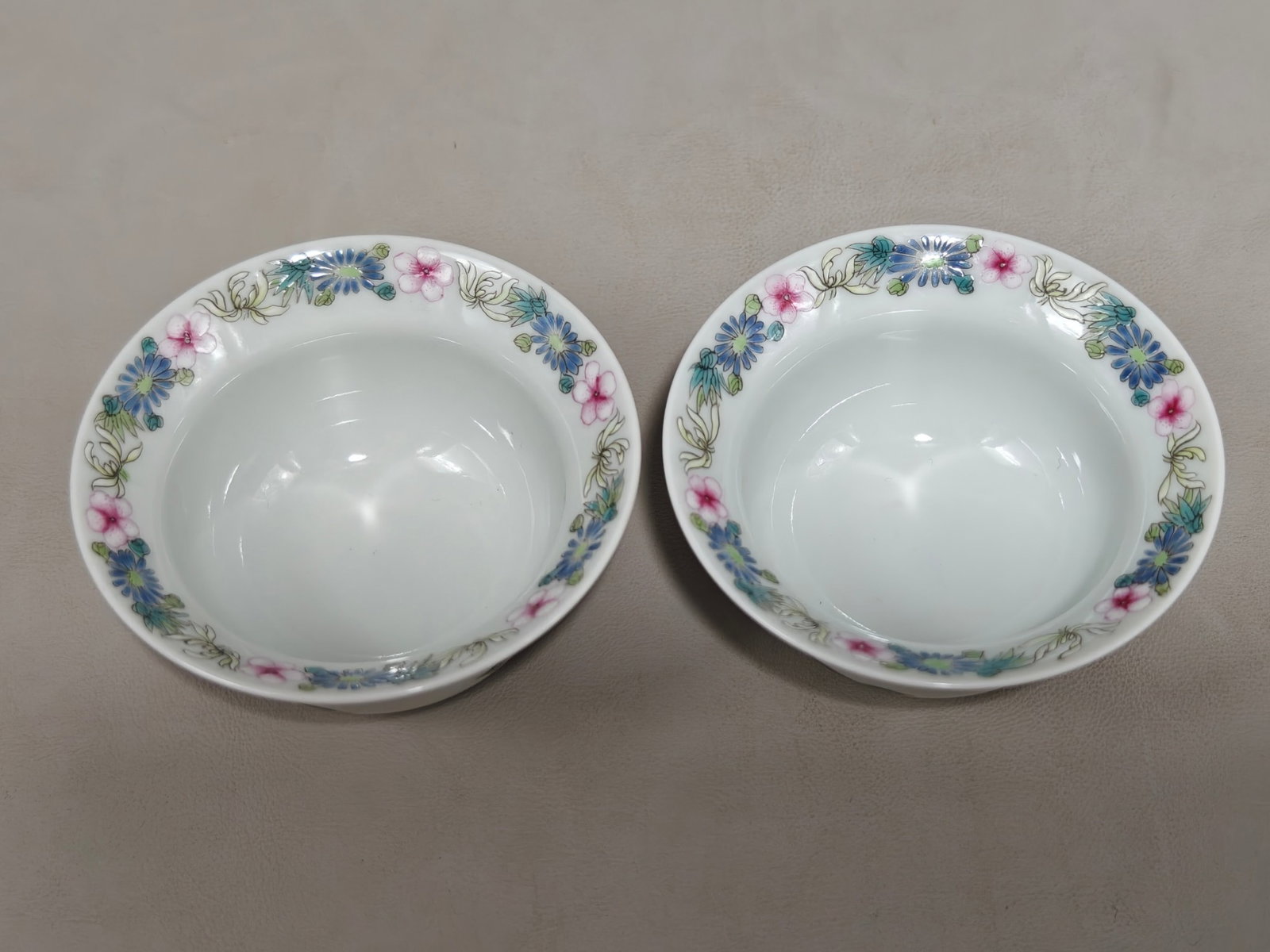 A Pair of Exquisite Famille-Rose Flower and Bird Pattern Cups: A Pair of Exquisite Famille-Rose Flower and Bird Pattern Cups,Qing Dynasty,China,Qianlong Six-character Mark,Size:1.8inx3.5in