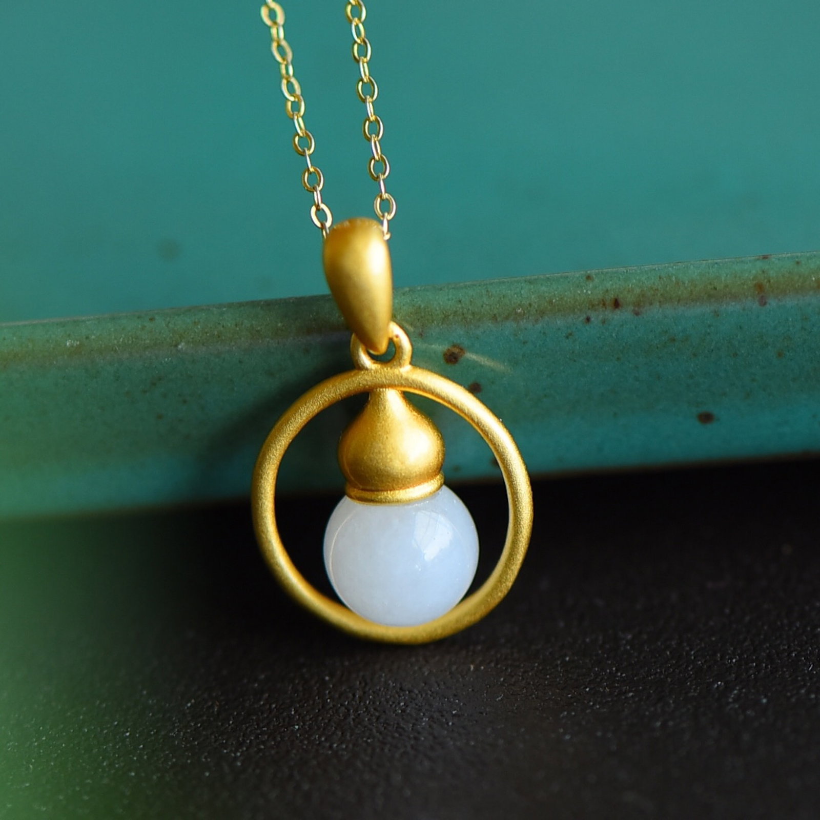 An Exquisite Sterling Silver-Gold Plated Inlaid White Jade Pendant: An Exquisite Sterling Silver-Gold Plated Inlaid White Jade Pendant,Size:15.5mmx15.5mm 纯银镀金镶白玉吊坠