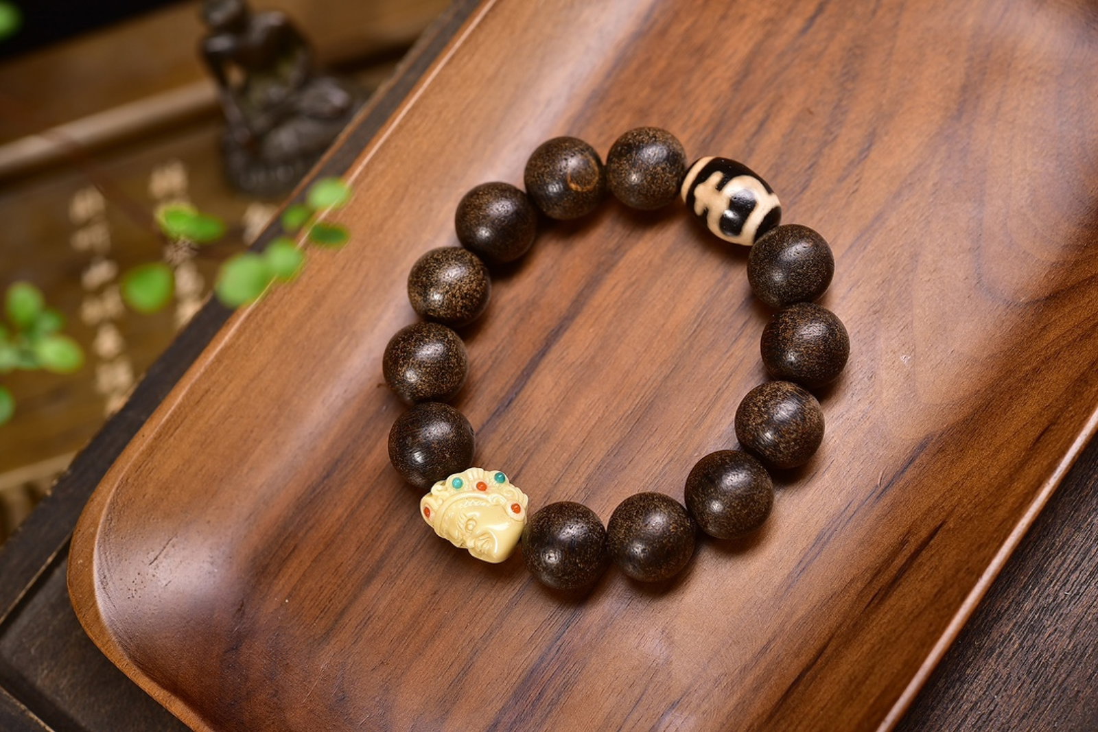An Exquisite Eaglewood Bracelets - 2