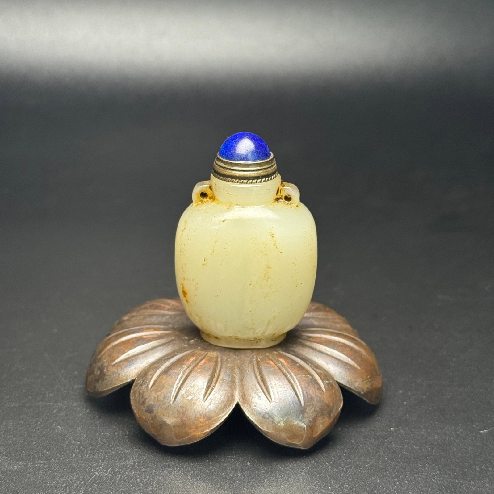 An Exquisite White Jade Double-Ears Snuff Bottle: An Exquisite White Jade Double-Ears Snuff Bottle,Qing Dynasty,China,Size:43mmx29mmx19mm,Weight:32g 白玉双耳鼻烟壶,中国清代
