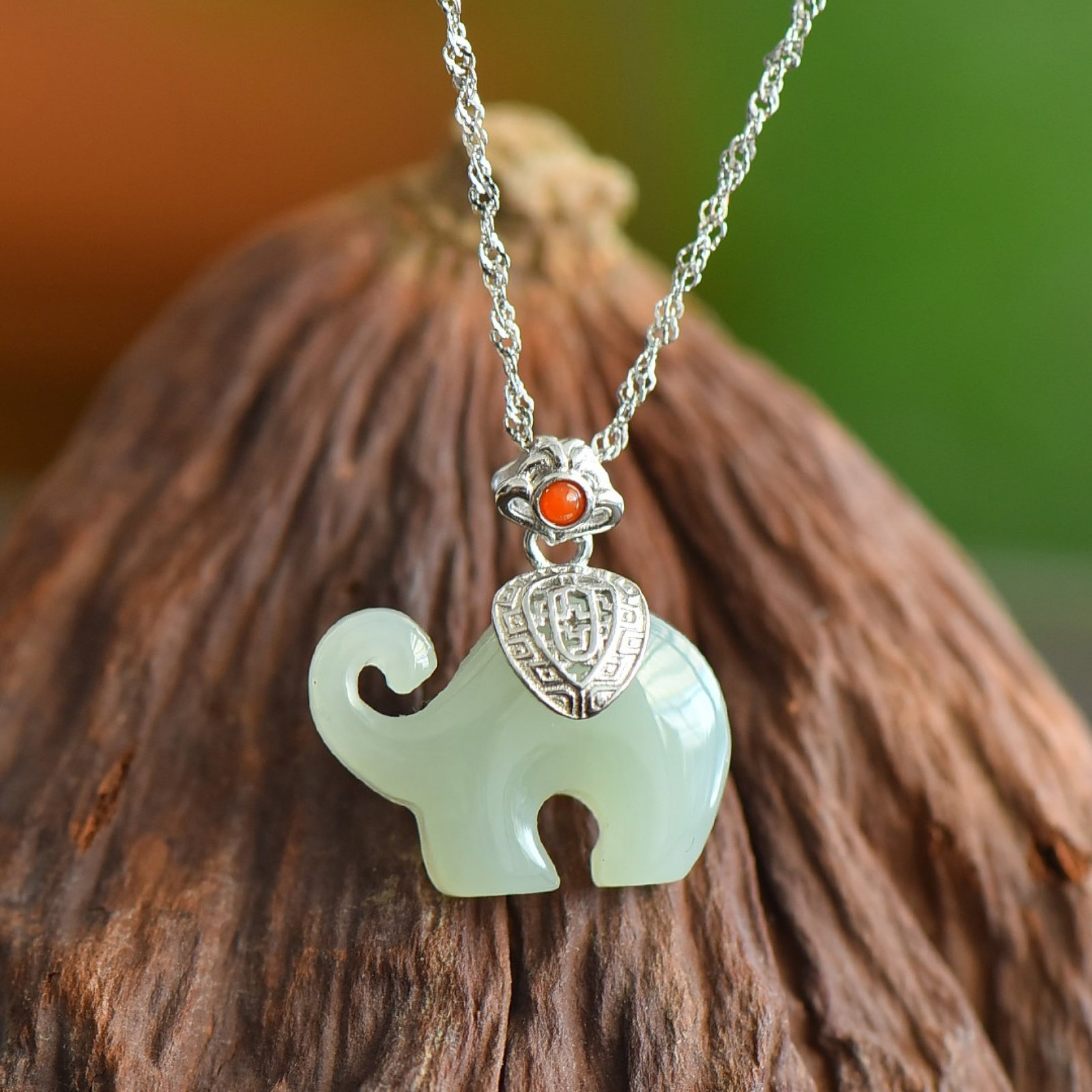 An Exquisite Sterling Silver Inlaid White Jade Pendant: An Exquisite Sterling Silver Inlaid White Jade Pendant,Size:15mmx22mm 纯银镶白玉吊坠