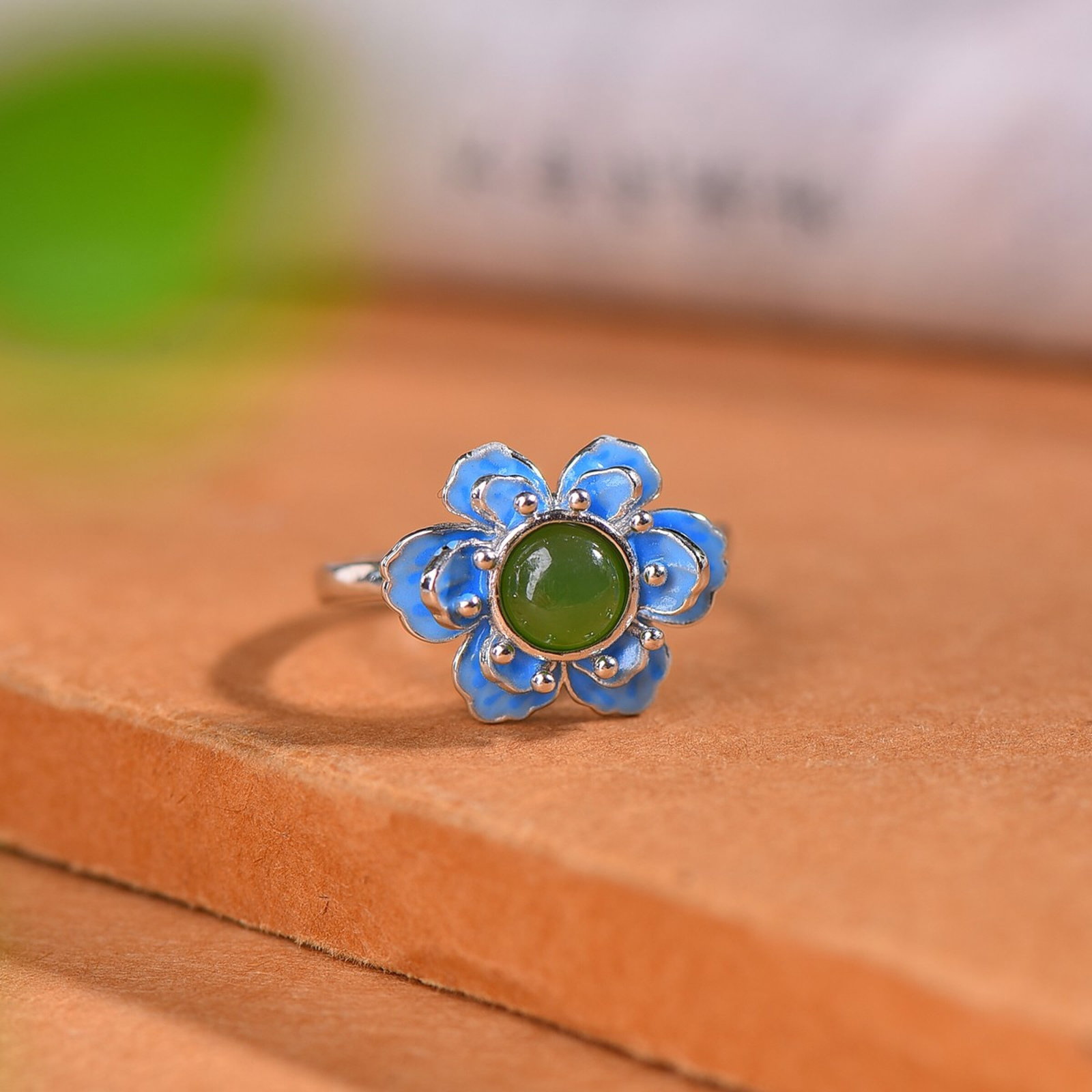 An Exquisite Sterling Silver Inlaid Jasper Enamel Ring: An Exquisite Sterling Silver Inlaid Jasper Enamel Ring,Size:6mmx6mm 纯银镶碧玉珐琅戒指