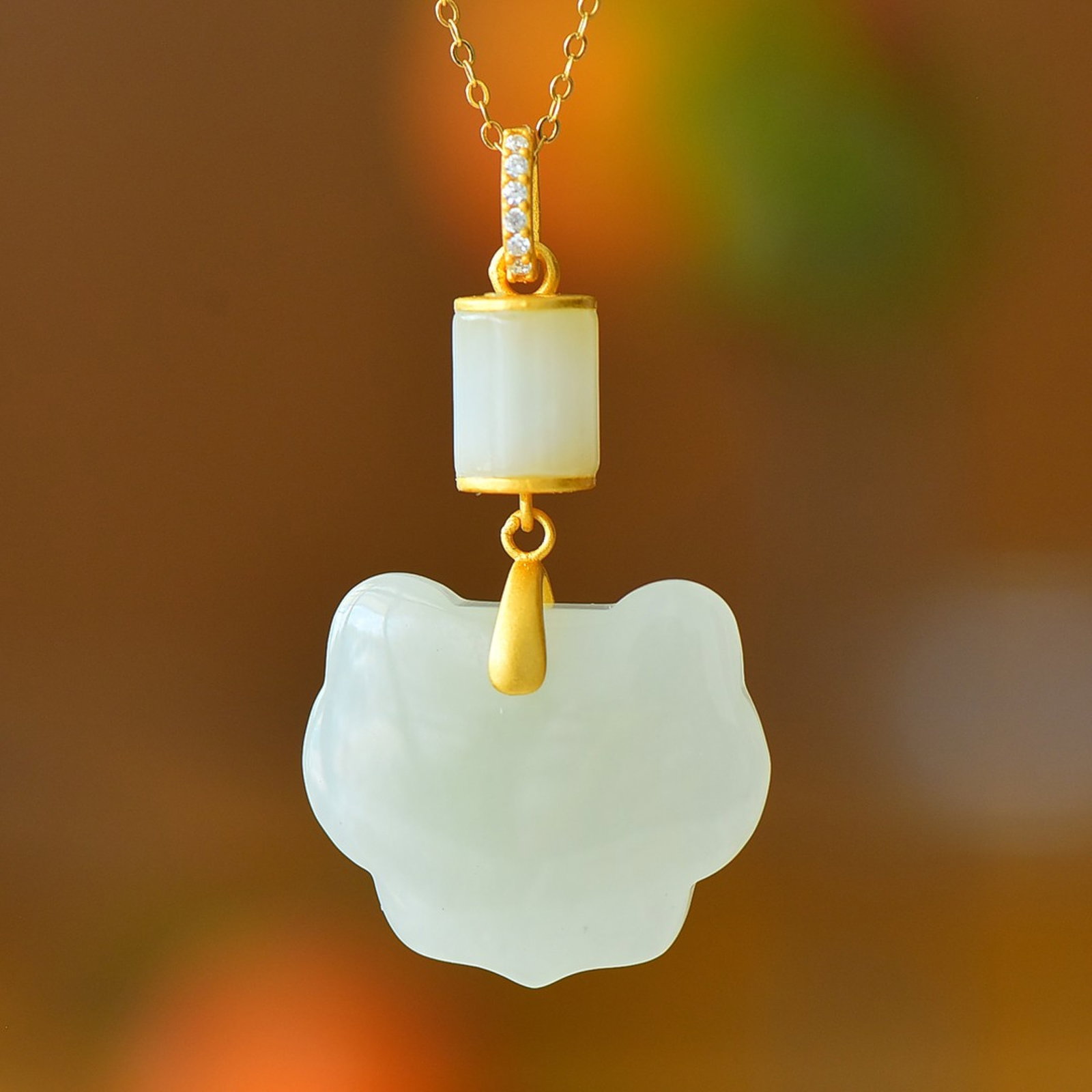 An Exquisite Sterling Silver-Gold Plated Inlaid White Jade Pendant: An Exquisite Sterling Silver-Gold Plated Inlaid White Jade Pendant,Size:22mmx25mm 纯银镀金镶白玉吊坠
