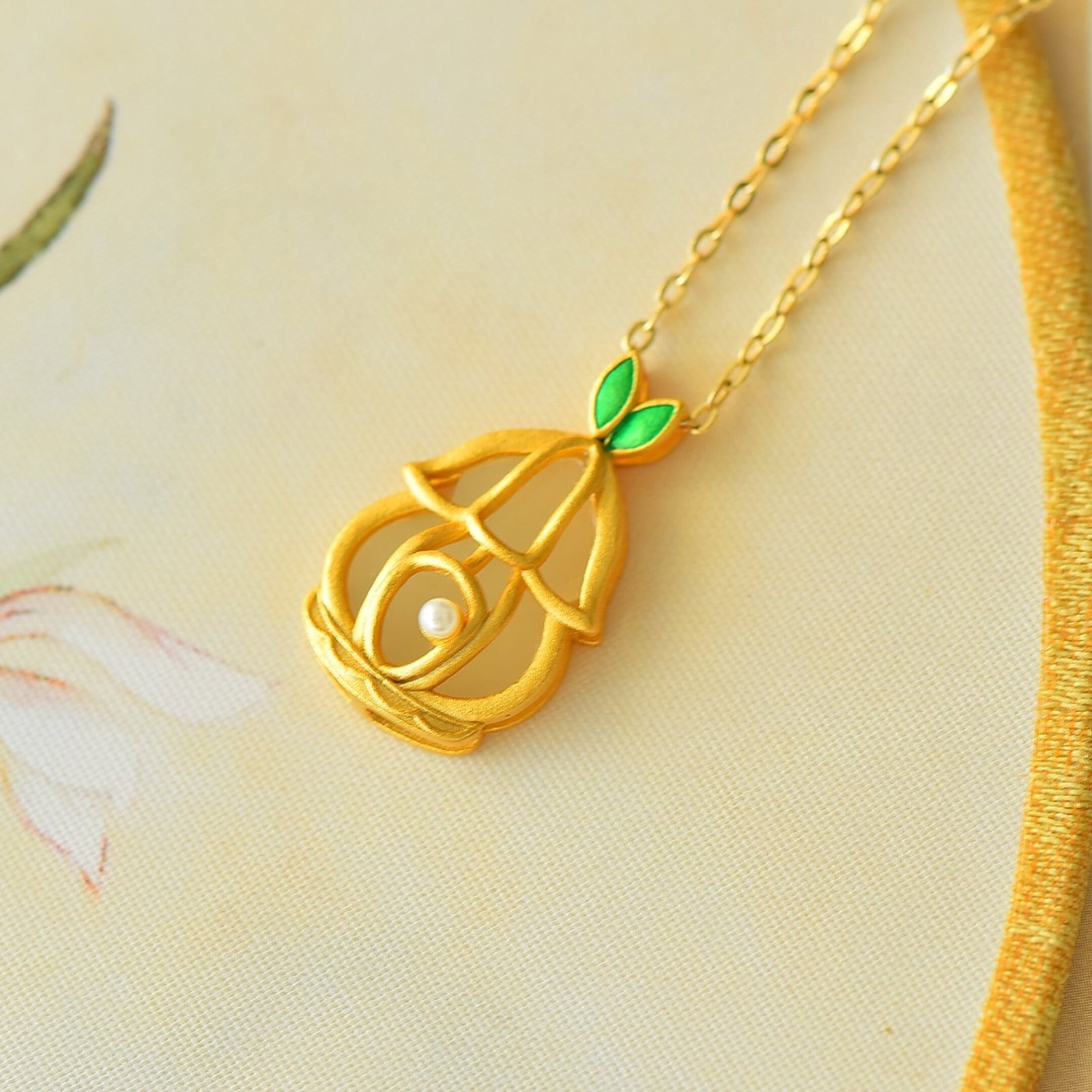 An Exquisite Sterling Silver-Gold Plated Inlaid White Jade Pendant: An Exquisite Sterling Silver-Gold Plated Inlaid White Jade Pendant 纯银镀金镶白玉吊坠