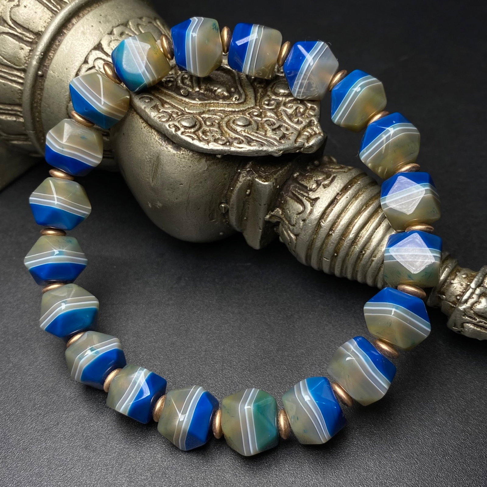 An Exquisite Agate Bracelets: An Exquisite Agate Bracelets,Size:9mmx8mm 玛瑙手串
