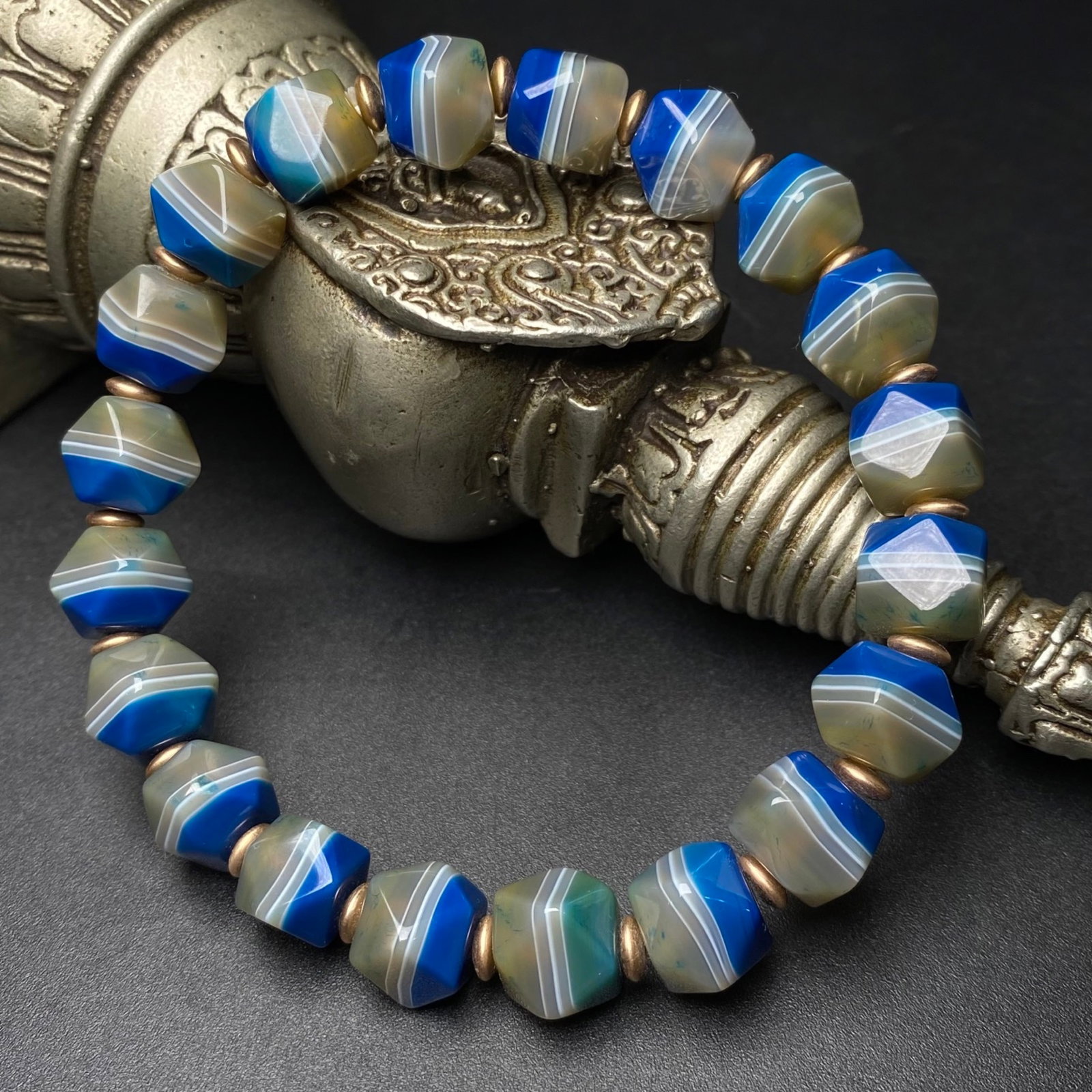 An Exquisite Agate Bracelets - 2