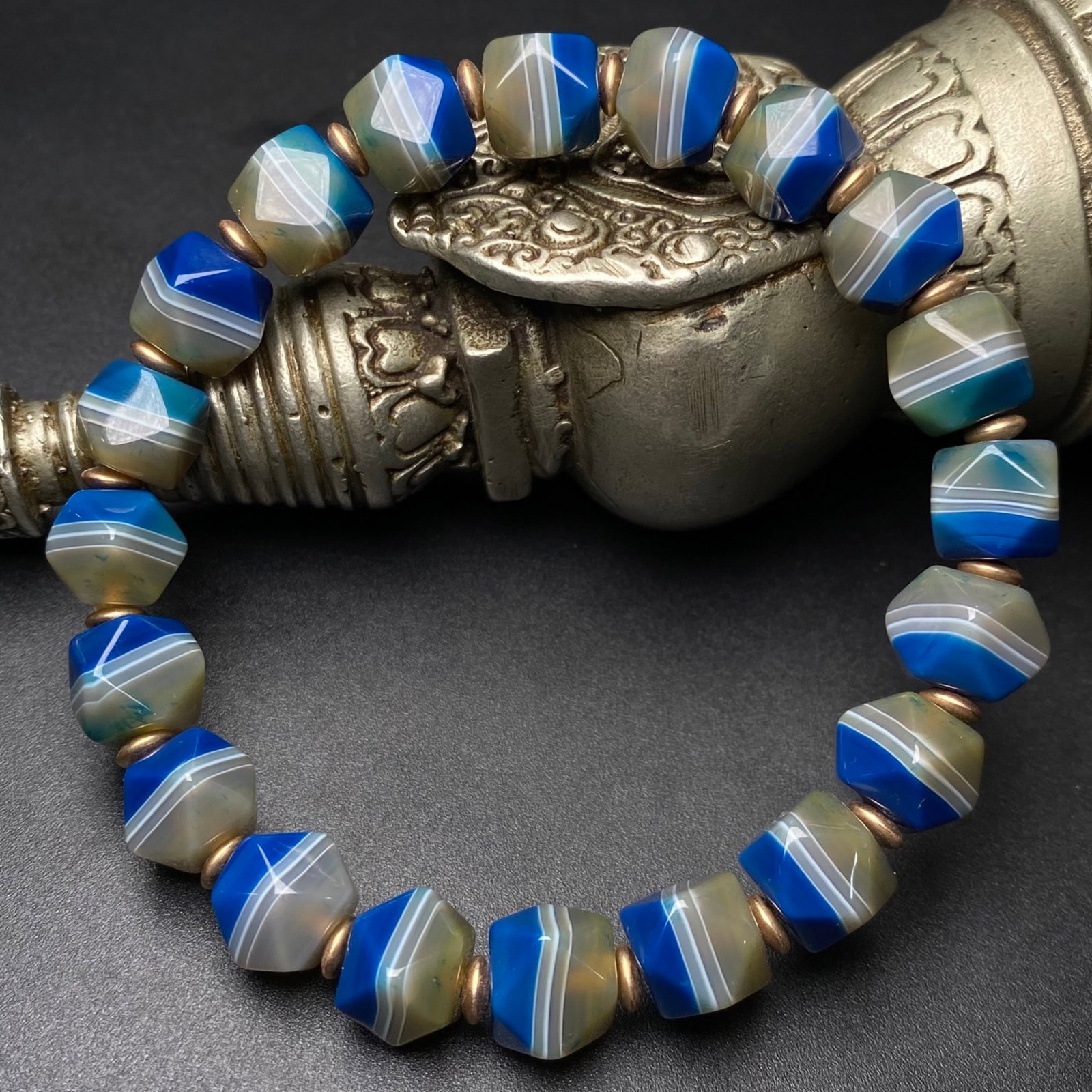 An Exquisite Agate Bracelets - 5
