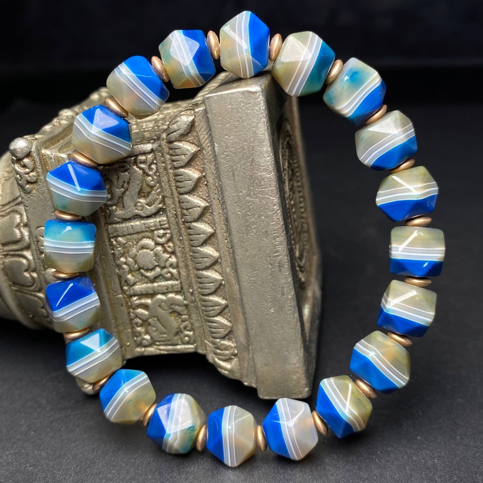 An Exquisite Agate Bracelets - 6