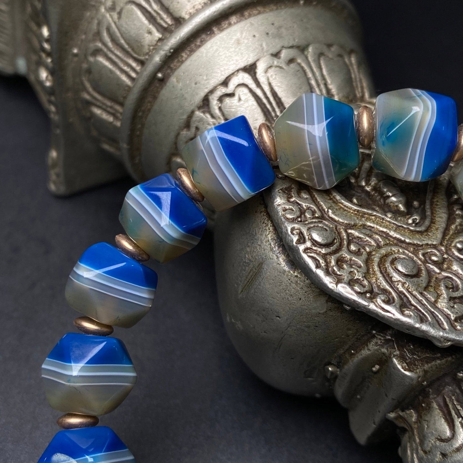 An Exquisite Agate Bracelets - 8