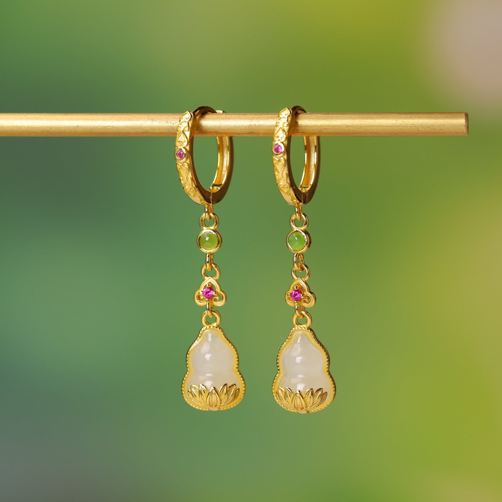 A Pair of Exquisite Sterling Silver-Gold Plated Inlaid White Jade Gourd Earrings: A Pair of Exquisite Sterling Silver-Gold Plated Inlaid White Jade Gourd Earrings,Size:7mmx10mm 一对纯银镀金镶白玉葫芦耳环
