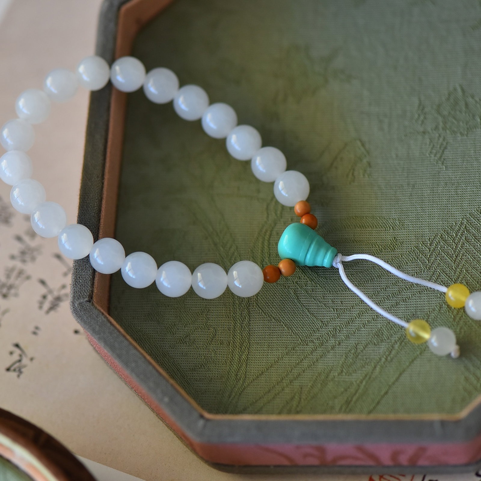 An Exquisite White Jade Bracelets,With Turquoise: An Exquisite White Jade Bracelets,With Turquoise,Size:8mmmm 白玉手串,配绿松石