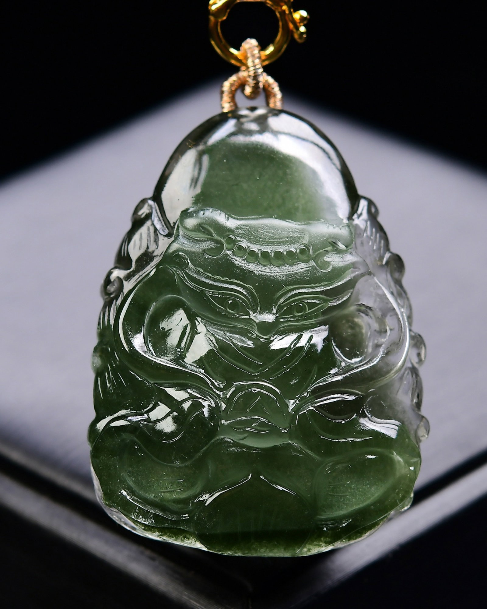 An Exquisite Crystal Nine-Tailed Fox Pattern Pendant: An Exquisite Crystal Nine-Tailed Fox Pattern Pendant,Size:48mmx36mmx20mm,Weight:74.6g 水晶九尾狐纹吊坠 寓意:狐狸防小