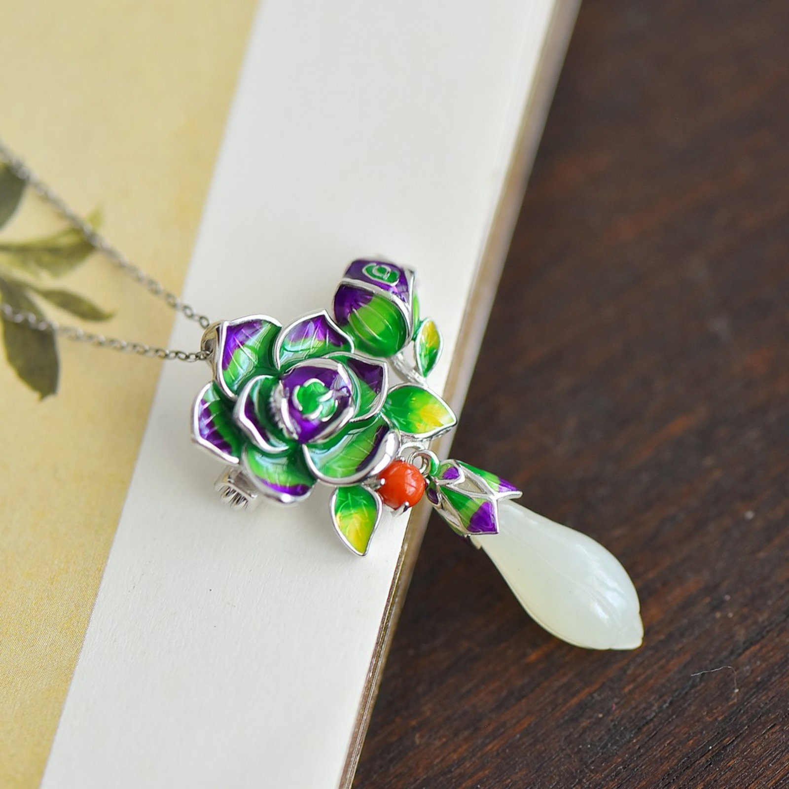 An Exquisite Sterling Silver Inlaid White Jade Pendant: An Exquisite Sterling Silver Inlaid White Jade Pendant 纯银镶白玉吊坠