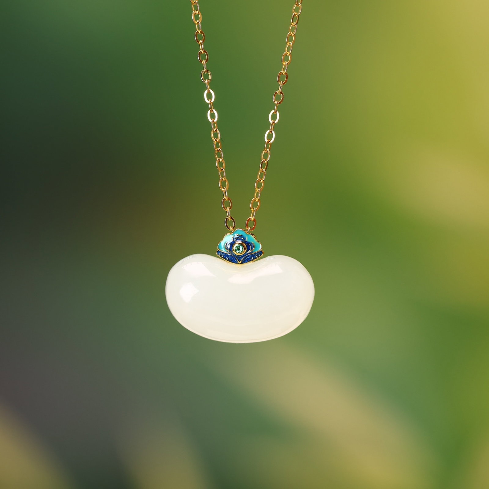 An Exquisite Sterling Silver-Gold Plated Inlaid White Jade Pendant: An Exquisite Sterling Silver-Gold Plated Inlaid White Jade Pendant,Size:10mmx18mm 纯银镀金镶白玉吊坠