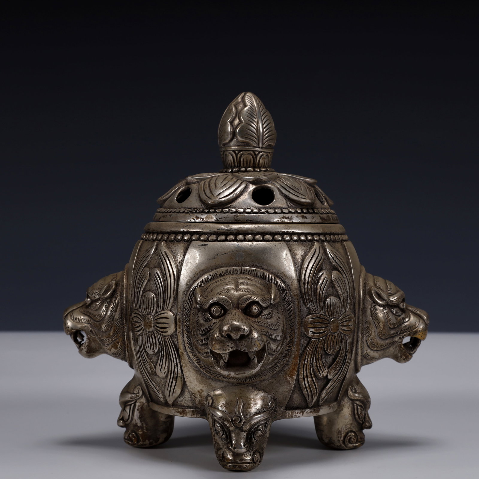 An Exquisite Silver-Plated Bronze Tiger Pattern Four legs Censer: An Exquisite Silver-Plated Bronze Tiger Pattern Four legs Censer ,Ming Dynasty, China,Xuande Four-character Mark,Size:4.7inx4.7inx6.3in,Weight:1100g 铜镀银老虎纹