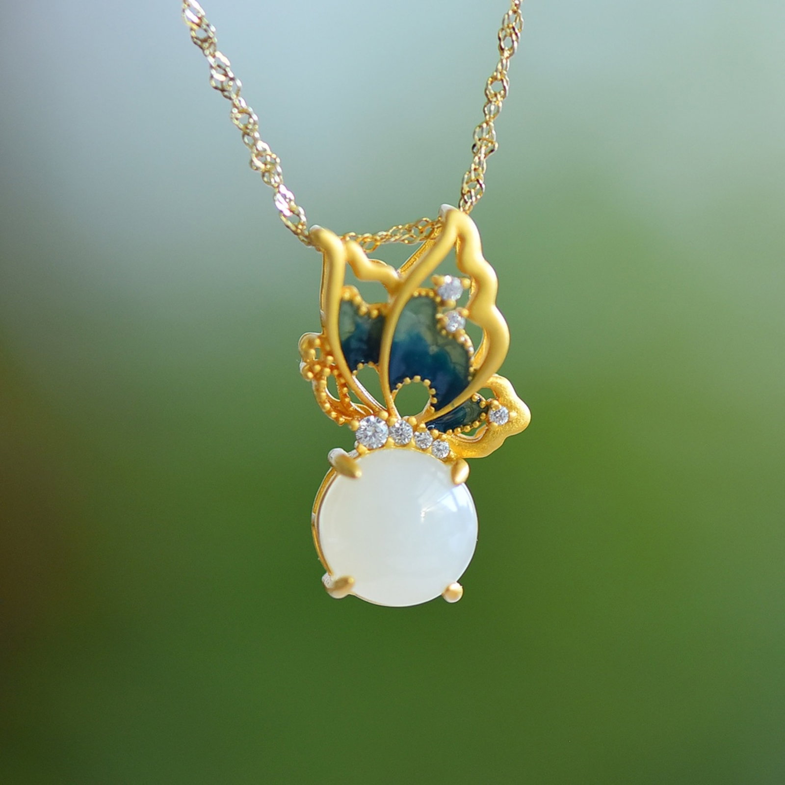 An Exquisite Sterling Silver-Gold Plated Inlaid White Jade Enamel Pendant,Inlaid Diamond: An Exquisite Sterling Silver-Gold Plated Inlaid White Jade Enamel Pendant,Inlaid Diamond 纯银镀金镶白玉珐琅吊坠,嵌钻௾