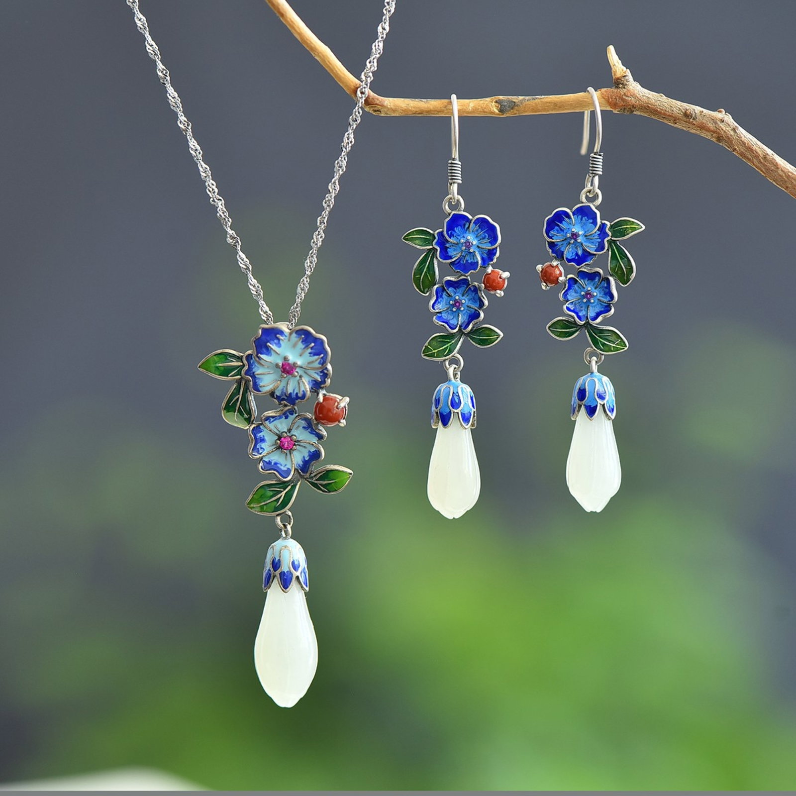 A Set of Fine Sterling Silver Inlaid White Jade Jewelries: A Set of Fine Sterling Silver Inlaid White Jade Jewelries 一套纯银镶白玉首饰