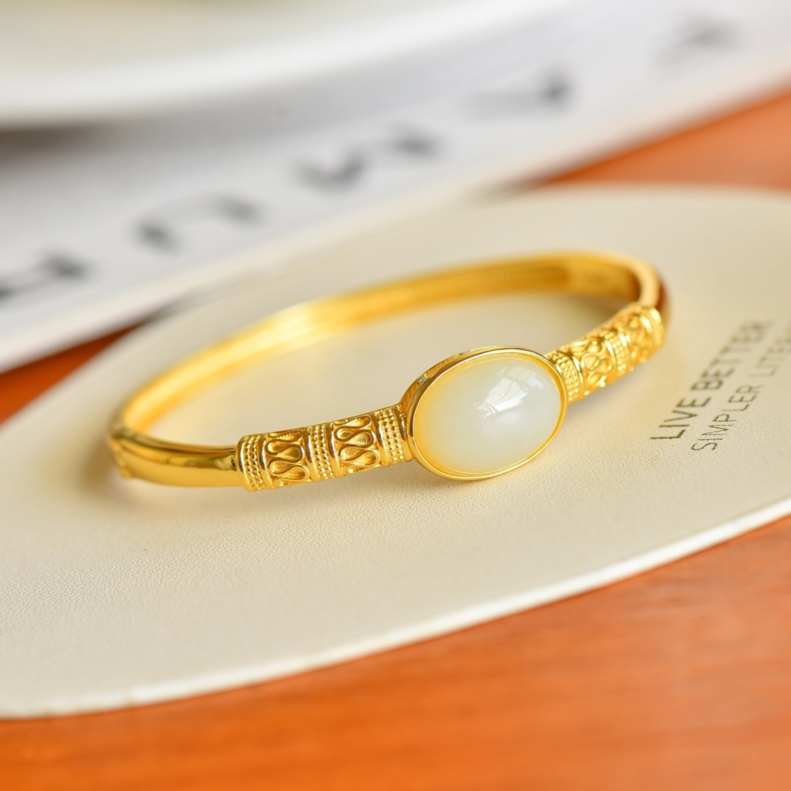 An Exquisite Sterling Silver-Gold Plated Inlaid Jasper Bracelets: An Exquisite Sterling Silver-Gold Plated Inlaid Jasper Bracelets 纯银镀金镶碧玉手镯