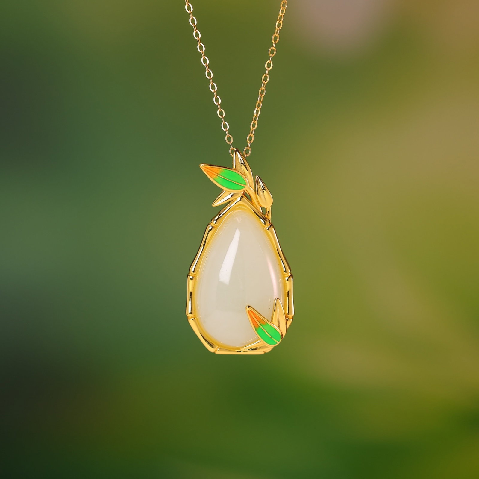 An Exquisite Sterling Silver-Gold Plated Inlaid White Jade Pendant: An Exquisite Sterling Silver-Gold Plated Inlaid White Jade Pendant,Size:15mmx24mm 纯银镀金镶白玉吊坠