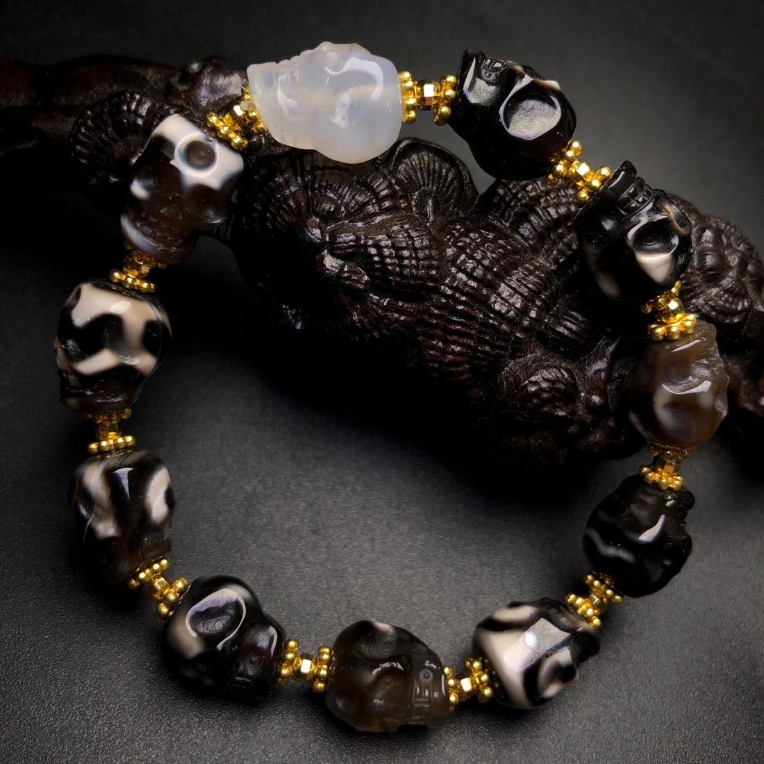 An Exquisite Dzi Bead Bracelets: An Exquisite Dzi Bead Bracelets,Size:13mmx10mm 天珠手串
