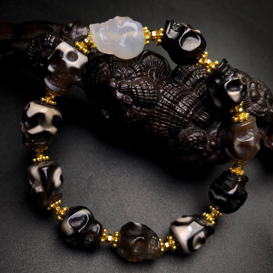 An Exquisite Dzi Bead Bracelets - 2
