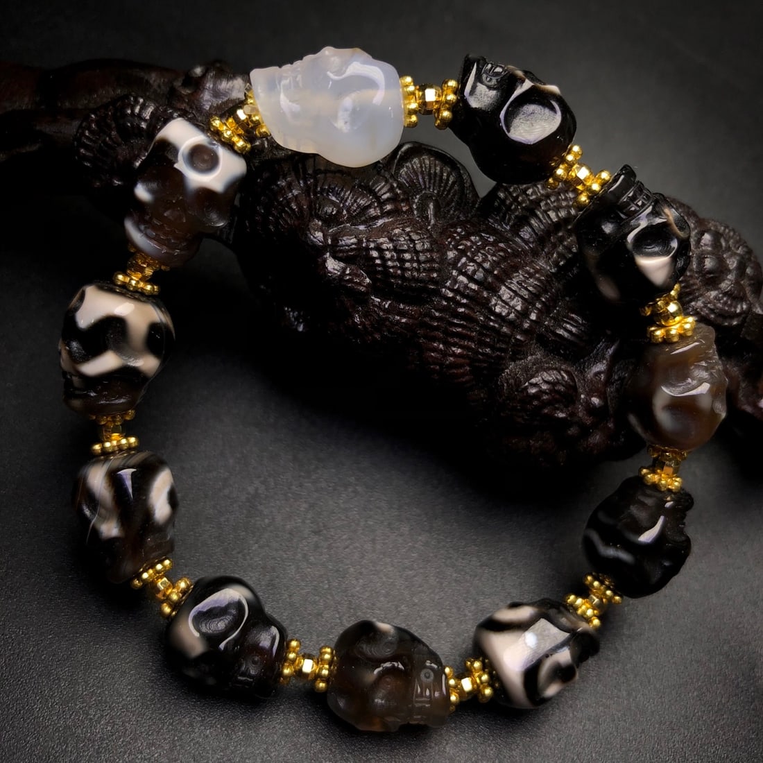 An Exquisite Dzi Bead Bracelets - 3