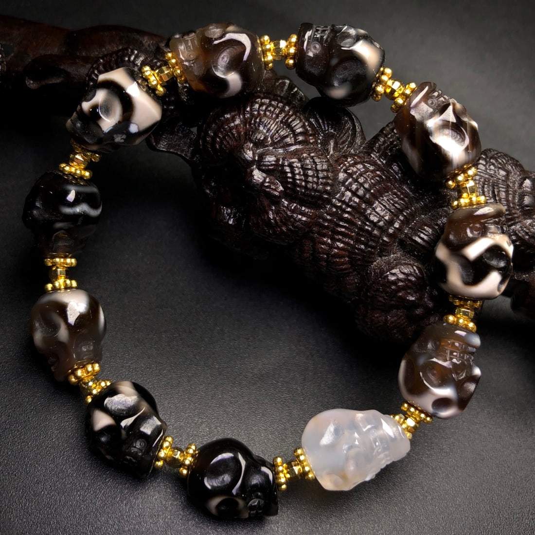 An Exquisite Dzi Bead Bracelets - 4