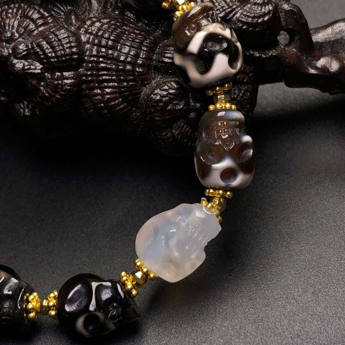 An Exquisite Dzi Bead Bracelets - 7