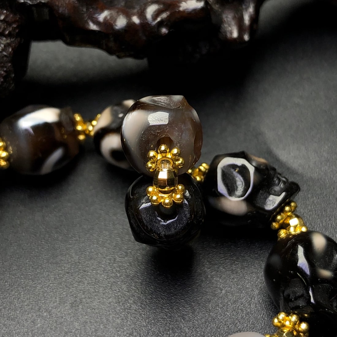 An Exquisite Dzi Bead Bracelets - 9