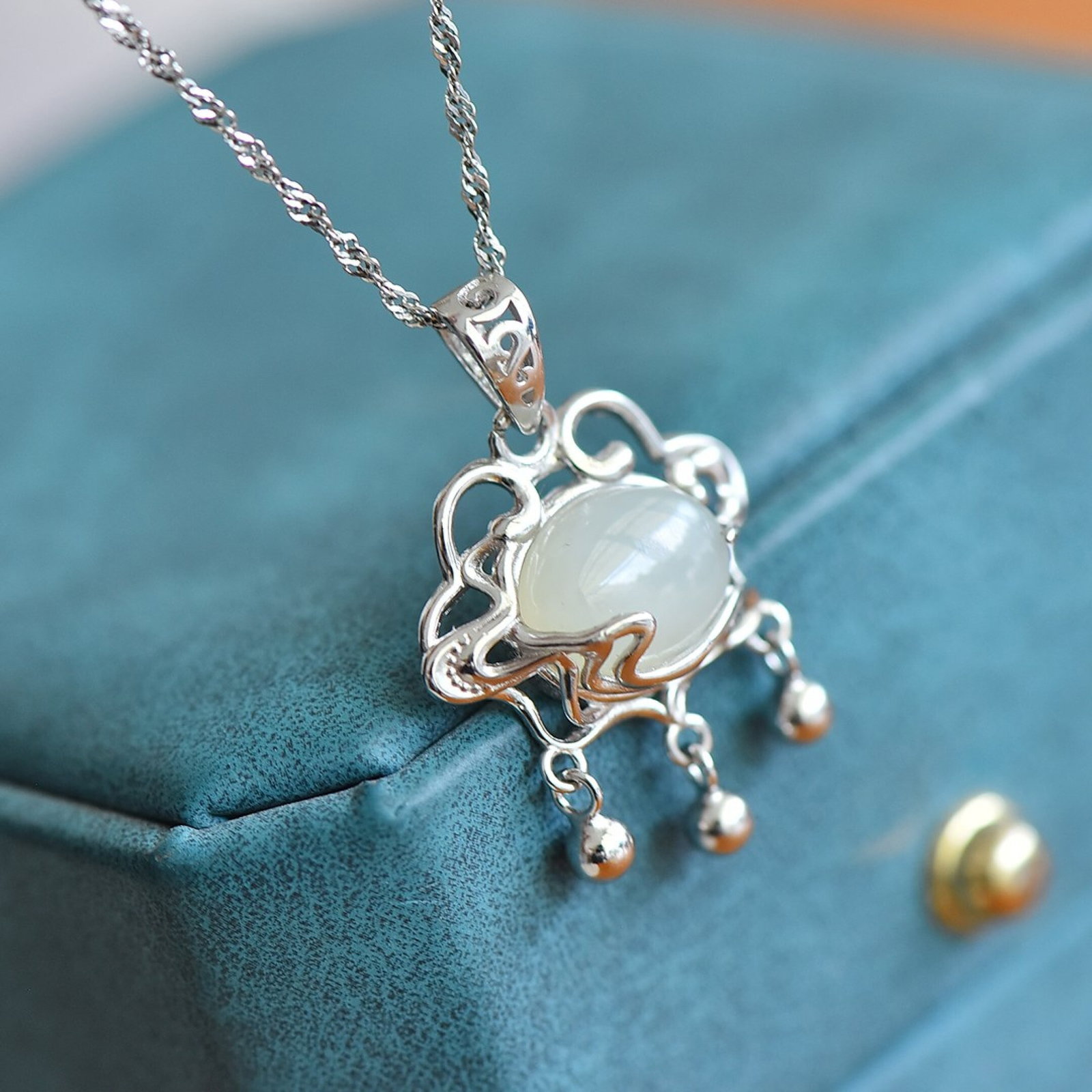 An Exquisite Sterling Silver Inlaid White Jade Pendant: An Exquisite Sterling Silver Inlaid White Jade Pendant,Size:8mmx10mm 纯银镶白玉吊坠