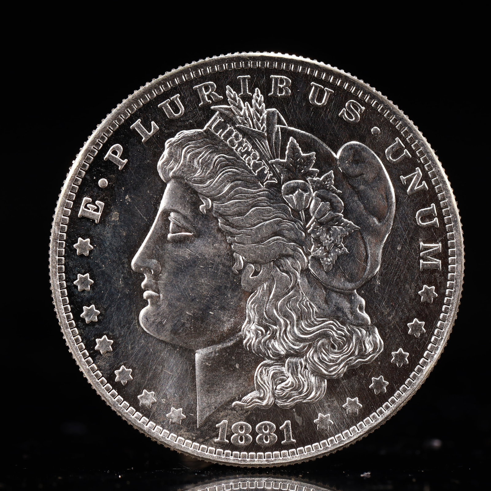 USA Morgan Dollar 1881 Coin: Obv: profile bust with date below and E PLURIBUS UNUM legend and stars around. Rev: eagle with In God we trust above within wreath with UNITED STATES OF AMERICA ONE DOLLAR legend. IN GOD WE TRUST / LI