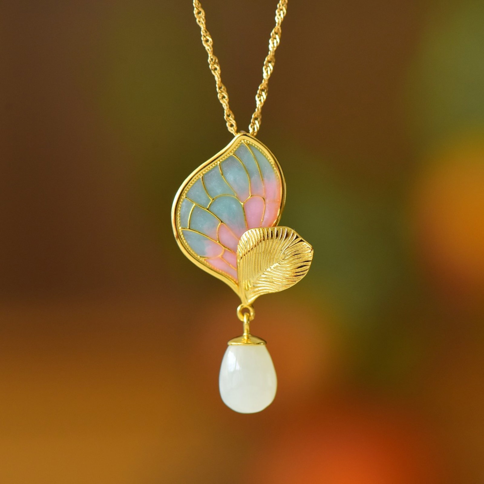 An Exquisite Sterling Silver-Gold Plated Inlaid White Jade Pendant: An Exquisite Sterling Silver-Gold Plated Inlaid White Jade Pendant,Size:7mmx10mm 纯银镀金镶白玉吊坠