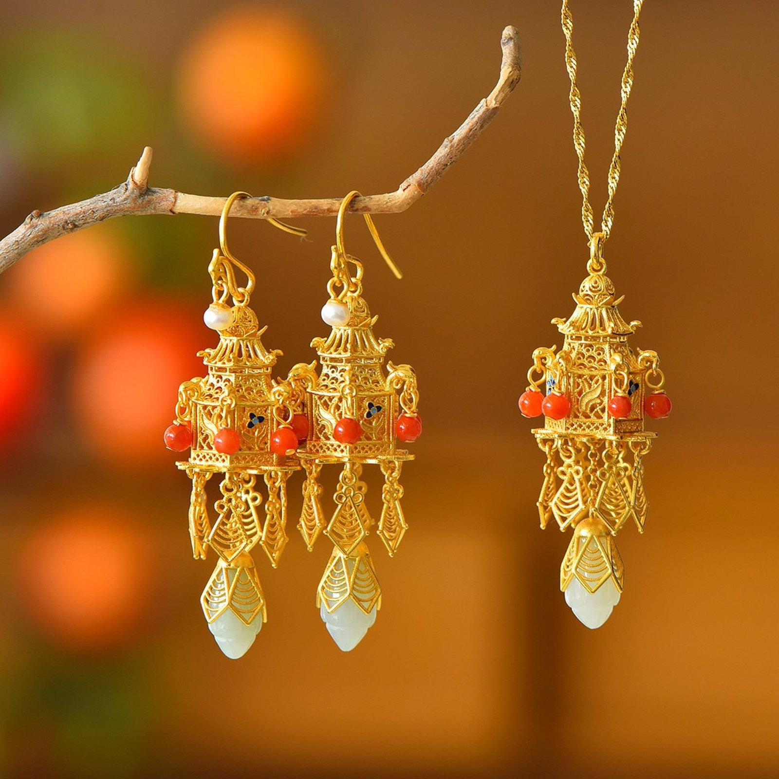 A Set of Fine Sterling Silver-Gold Plated Inlaid White Jade Jewelrys: A Set of Fine Sterling Silver-Gold Plated Inlaid White Jade Jewelrys 一套纯银镀金镶白玉首饰