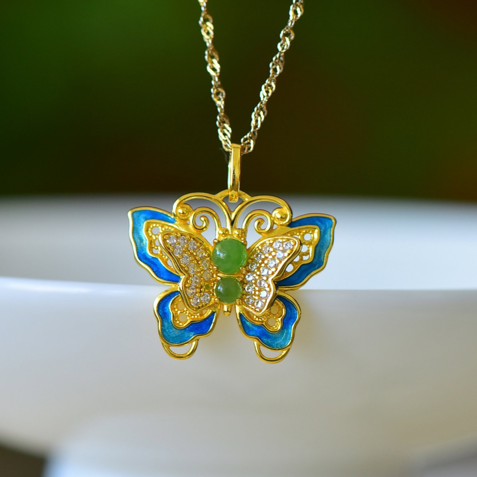 An Exquisite Sterling Silver-Gold Plated Inlaid White Jade Pendant: An Exquisite Sterling Silver-Gold Plated Inlaid White Jade Pendant,Size:4mmx5mm 纯银镀金镶白玉吊坠