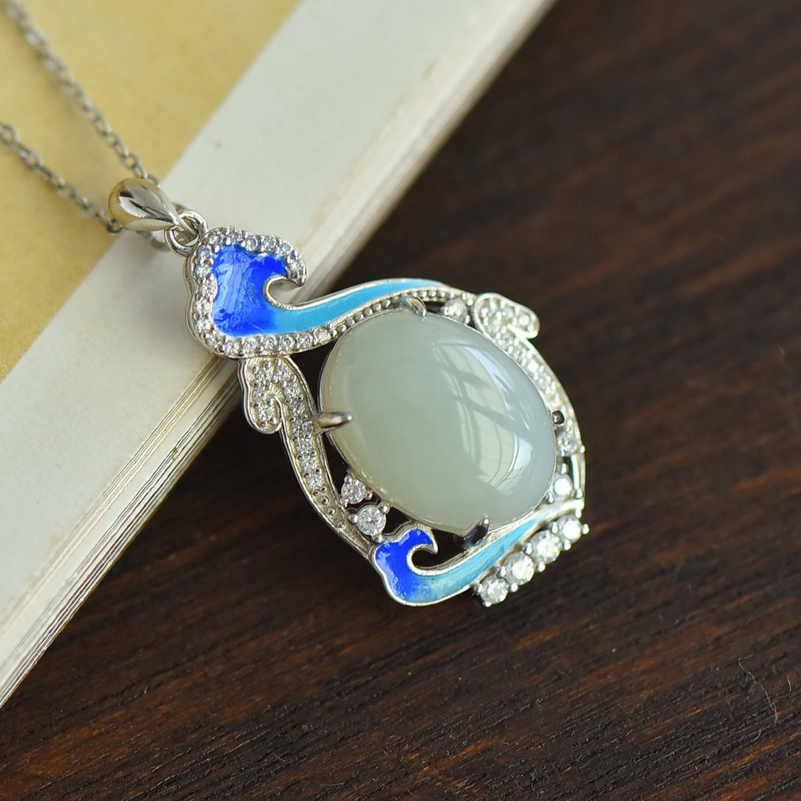 An Exquisite Sterling Silver Inlaid White Jade Enamel Pendant,Inlaid Diamond: An Exquisite Sterling Silver Inlaid White Jade Enamel Pendant,Inlaid Diamond,Size:12mmx16mm 纯银镶白玉珐琅吊坠，嵌钻石