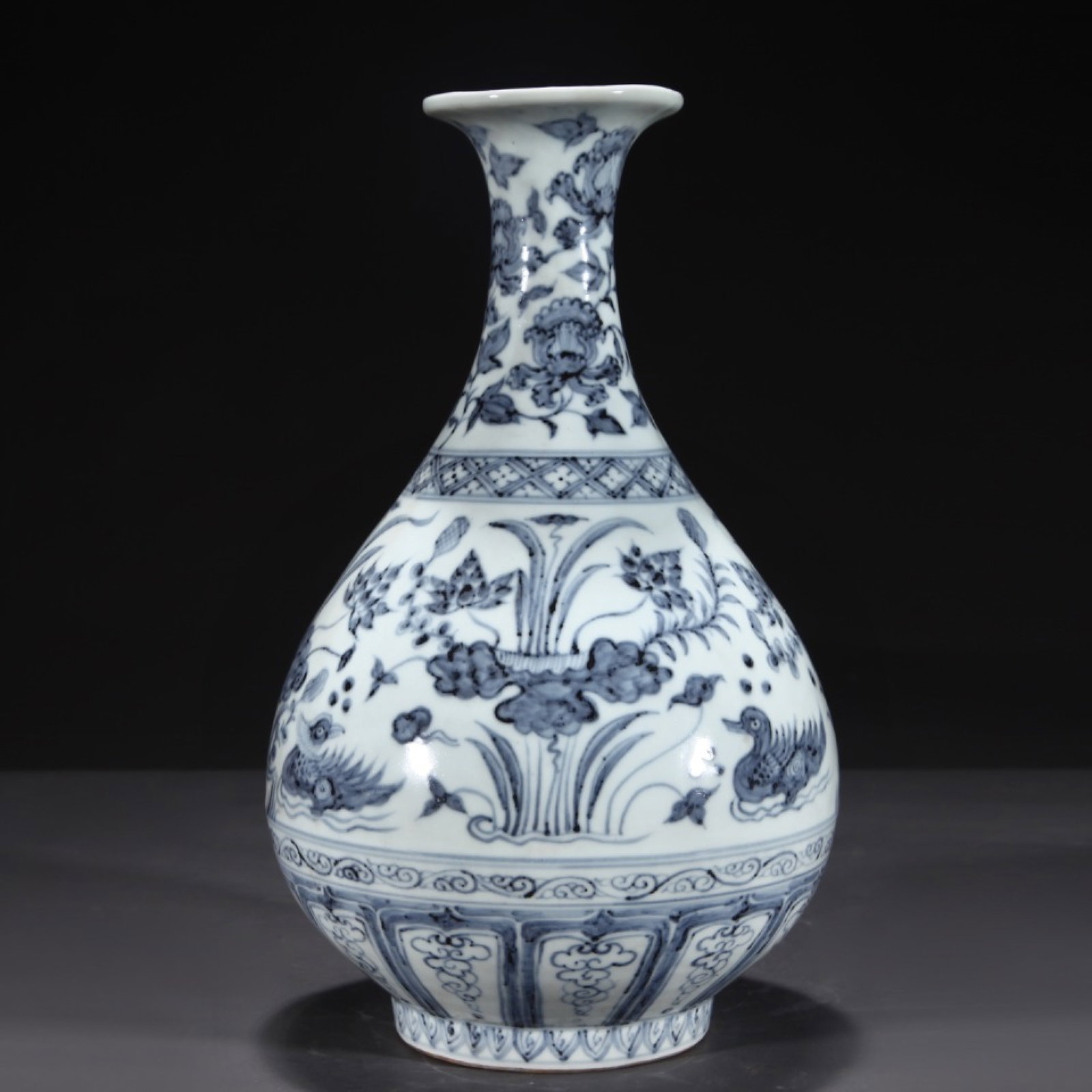 A Rare Blue and White Lotus and Mandarin Duck Pattern Vase - 3
