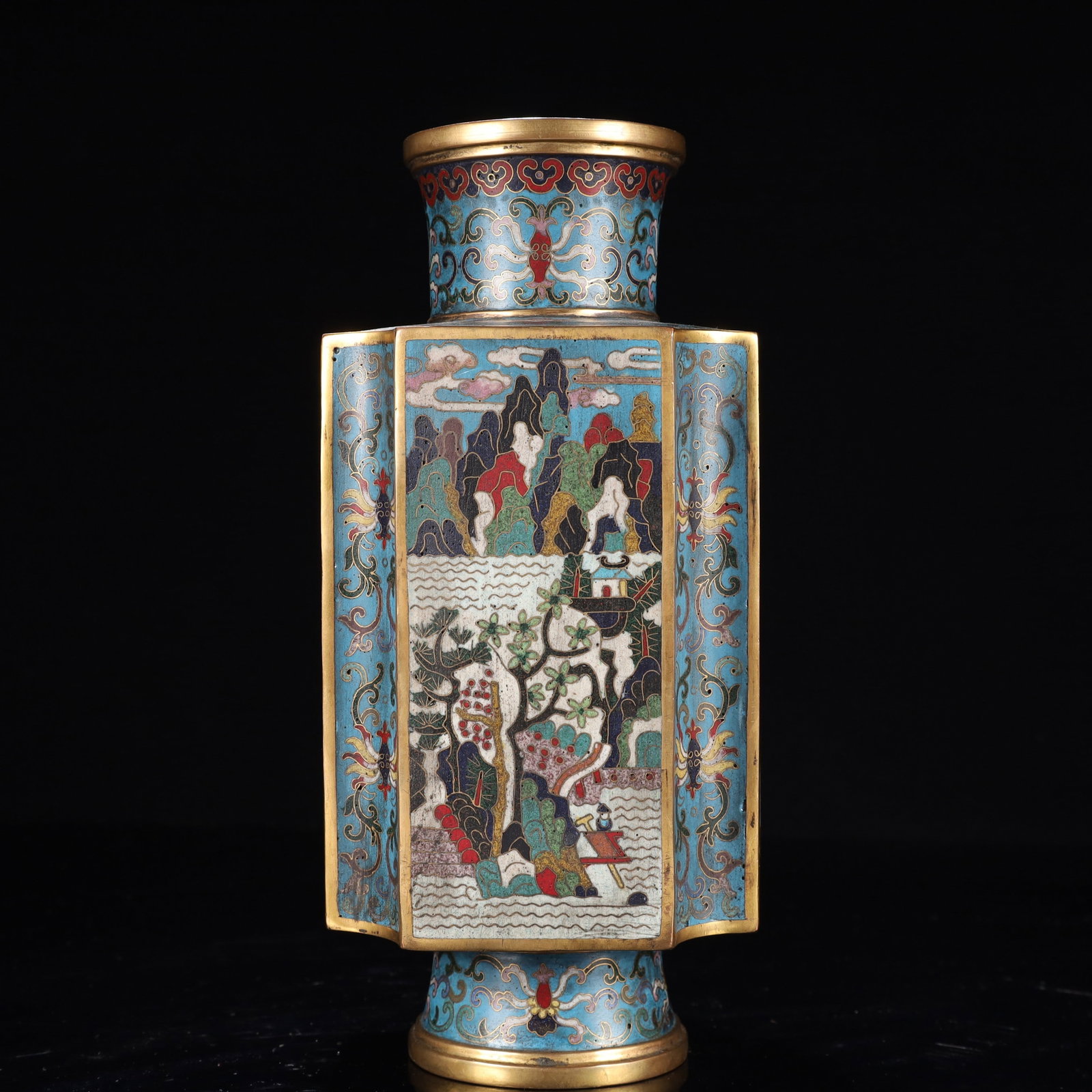 An Exquisite Cloisonne Landscape and Figure Pattern Vase: An Exquisite Cloisonne Landscape and Figure Pattern Vase,Qing Dynasty, China,Qianlong Four-character Mark,Size:4.3inx9.4in,Weight:1650g 景泰蓝山水人物纹