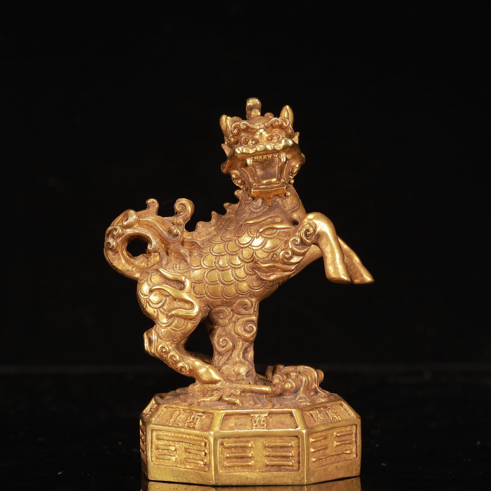 An Exquisite Gilt Bronze Kylin Ornament: An Exquisite Gilt Bronze Kylin Ornament,Qing Dynasty, China,Size:4.3inx3inx5.5in,Weight:1200g 铜鎏金麒麟摆件,中国清代