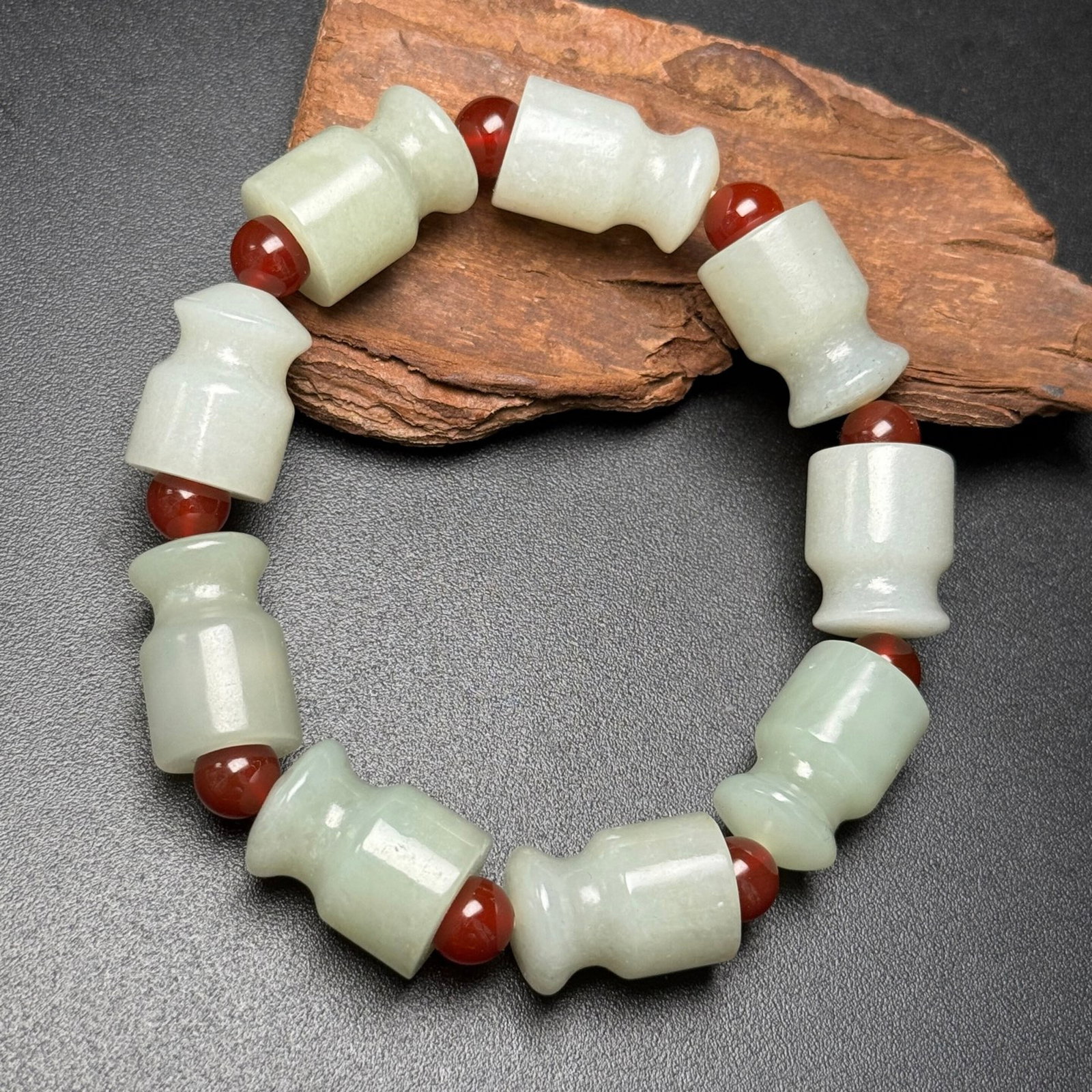 An Exquisite White Jade Bracelets: An Exquisite White Jade Bracelets,Qing Dynasty,China,Size:15mmx20mm,Total Weight:77g 白玉手串,中国清代