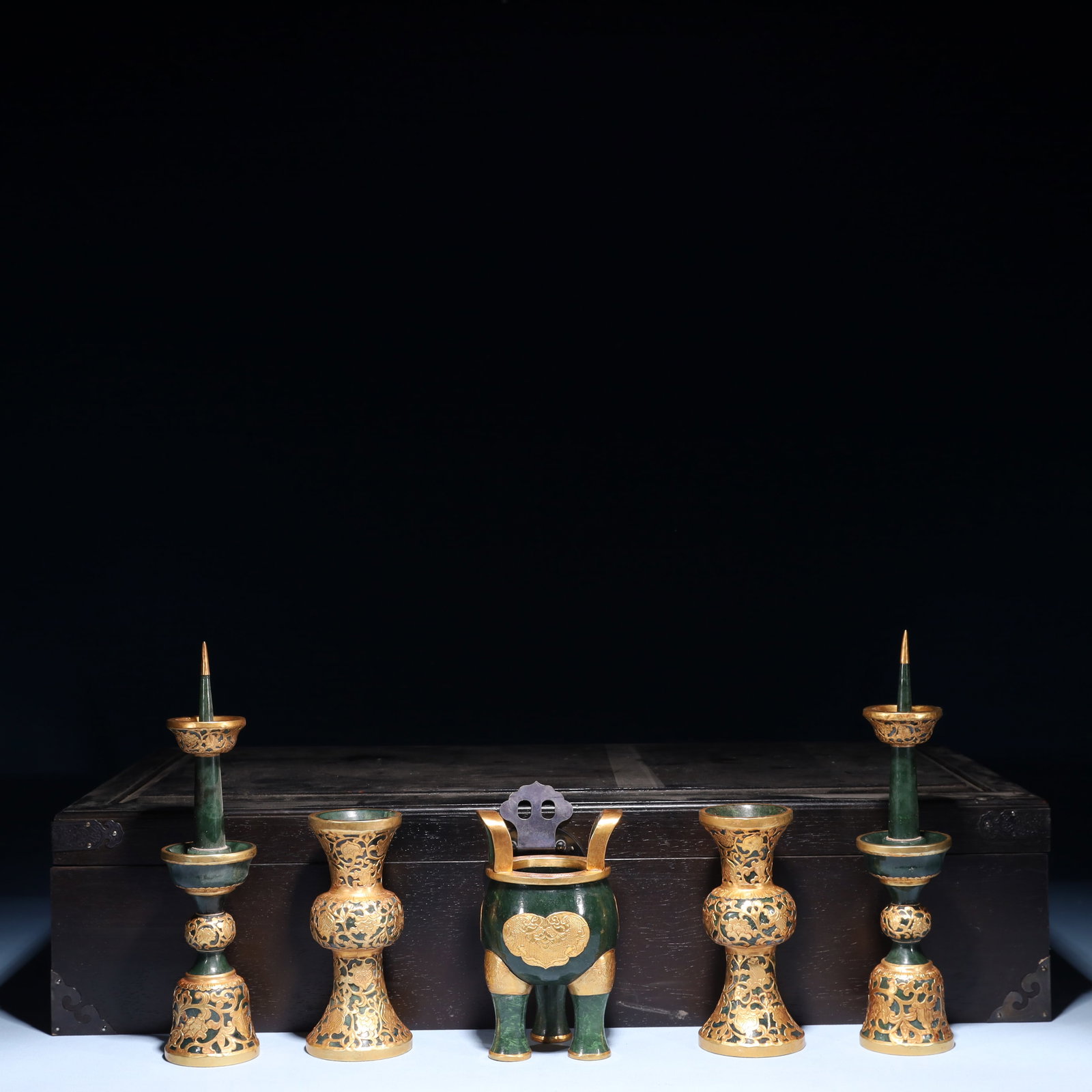 A Set of Fine Gilt Bronze Inlaid Jasper Ornaments: A Set of Fine Gilt Bronze Inlaid Jasper Ornaments, Qing Dynasty,China, Size:2.4inx10.6in,(Box)26.8inx15inx5.9in,Weight:2700g 一套铜鎏金嵌碧玉摆