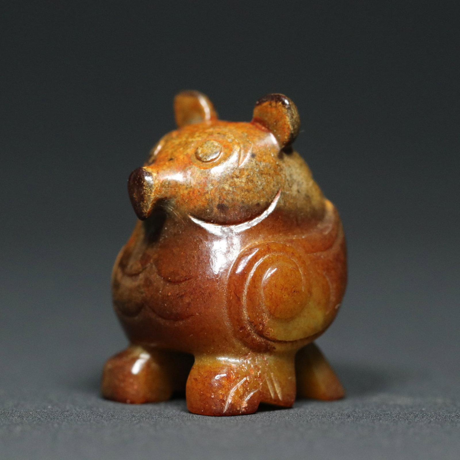 An Exquisite White Jade Bird Pendant: An Exquisite White Jade Bird Pendant,Qing Dynasty,China,Size:1.5inx1.1inx1.1in,Weight:39.2g 白玉鸟挂件,中国清代