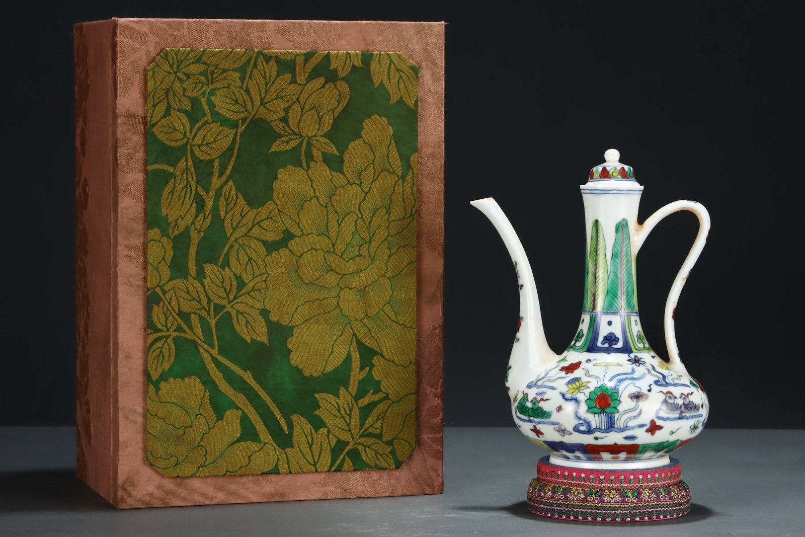 An Exquisite Blue and White Doucai Lotus Mandarin Duck Pattern Ewer (1 of 8)