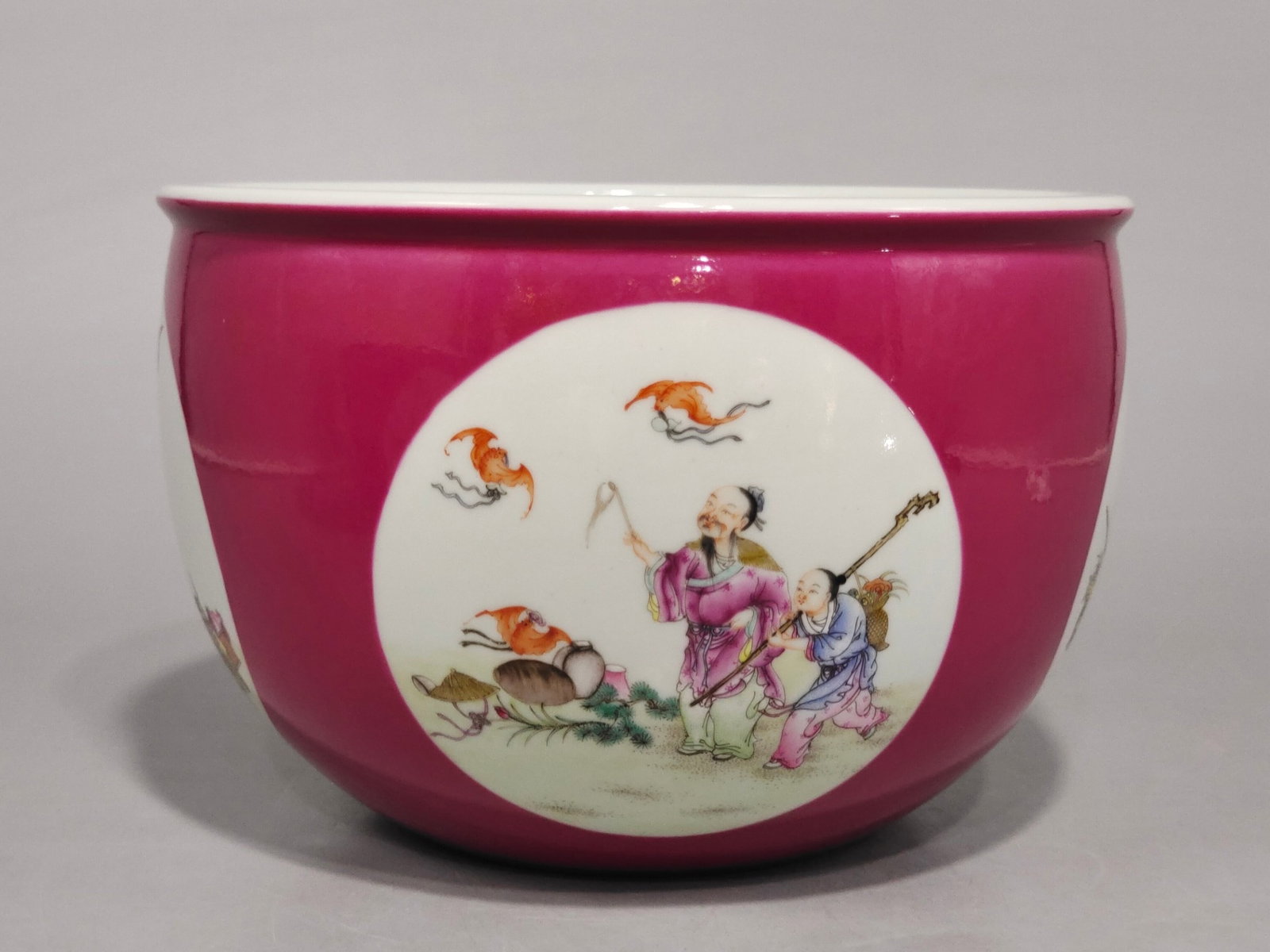 An Exquisite Ruby Red-Glazed Famille-Rose Figure Pattern Vat: An Exquisite Ruby Red-Glazed Famille-Rose Figure Pattern Vat,Qing Dynasty,China,Daoguang Six-character Mark,Size:5.7inx8.7in 胭脂红釉粉彩人物纹