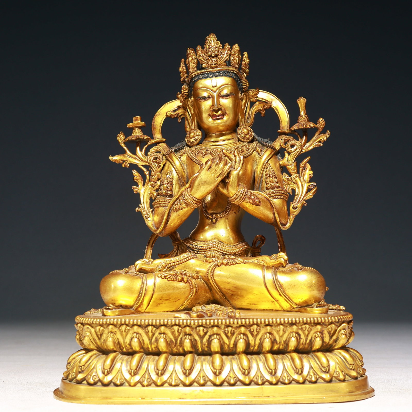 A Solemn Gilt Bronze Statue of Tara: A Solemn Gilt Bronze Statue of Tara,Qing Dynasty,China,Size:7.5inx5.5inx9.4in,Weight:3550g 铜鎏金度母像,中国清代