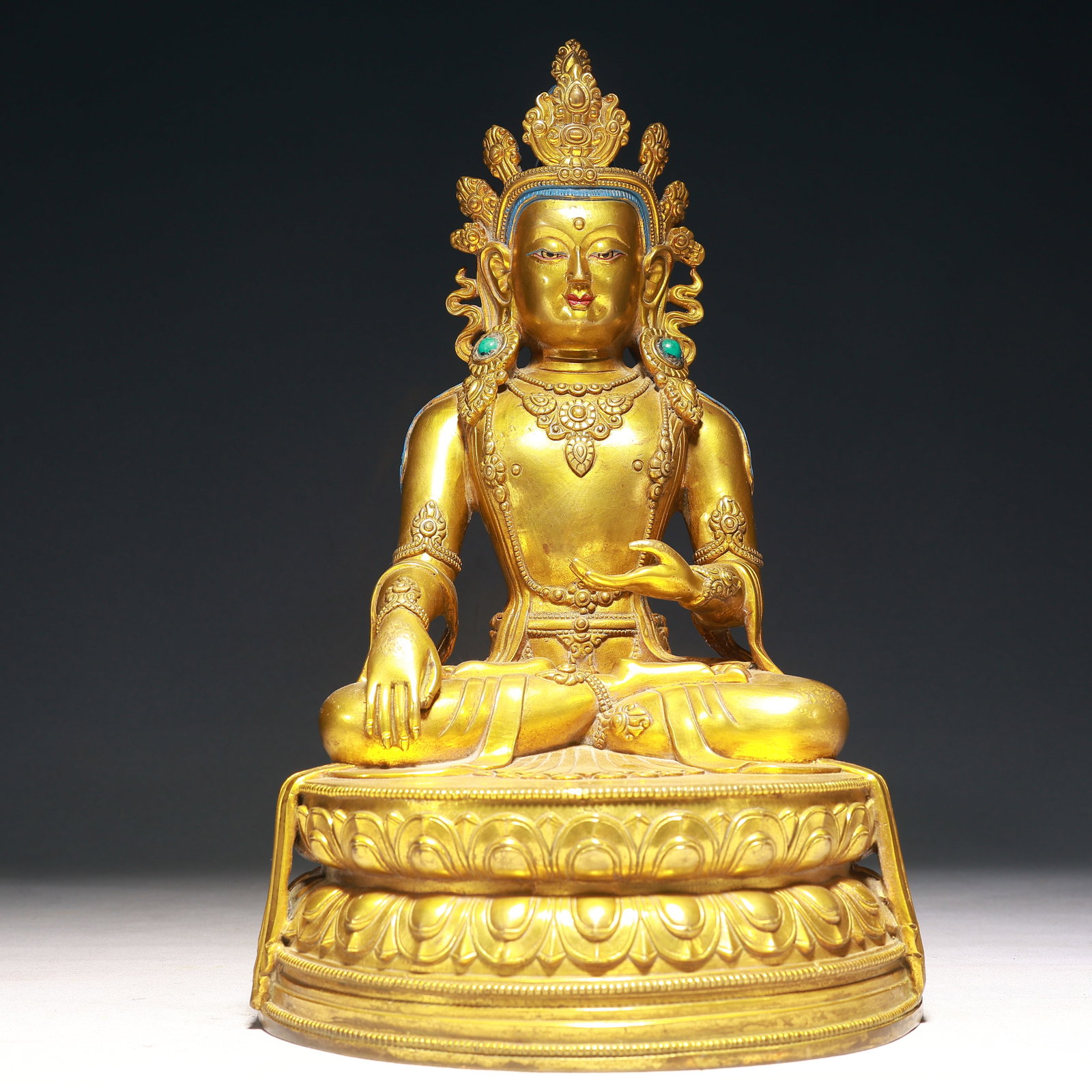A Solemn Gilt Bronze Statue of Avalokitesvara,Inlaid Turquoise: A Solemn Gilt Bronze Statue of Avalokitesvara,Inlaid Turquoise,Ming Dynasty,China,Yongle Six-character Mark,Size:7.1inx13.8in,Weight:4550g 铜鎏金观音像,嵌 